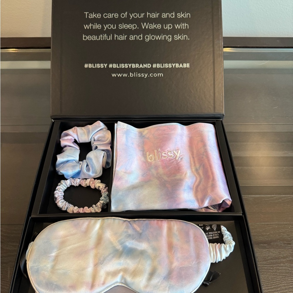 BLISSY Dream Set in Tie Dye-Queen-NWT